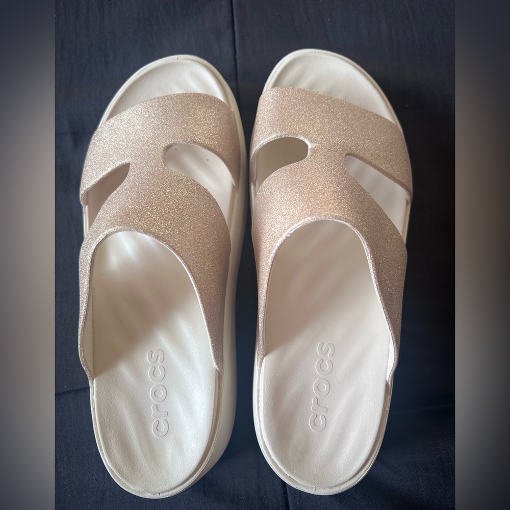 Women’s crocs getaway platform.
